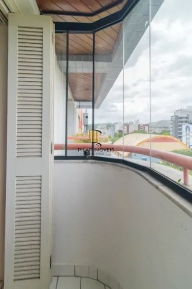 Cobertura no Menino Deus de 3 dormitórios e 2 vagas