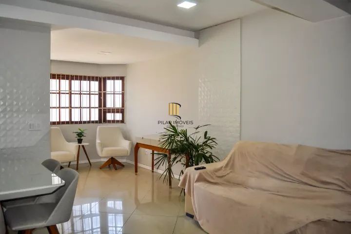 Casa 3 dormitórios no bairro Hípica