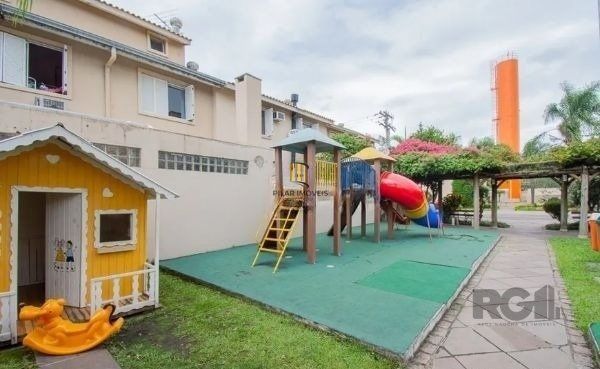 Casa condomínio no Humaitá de 3 dormitórios e vaga DESOCUPADA