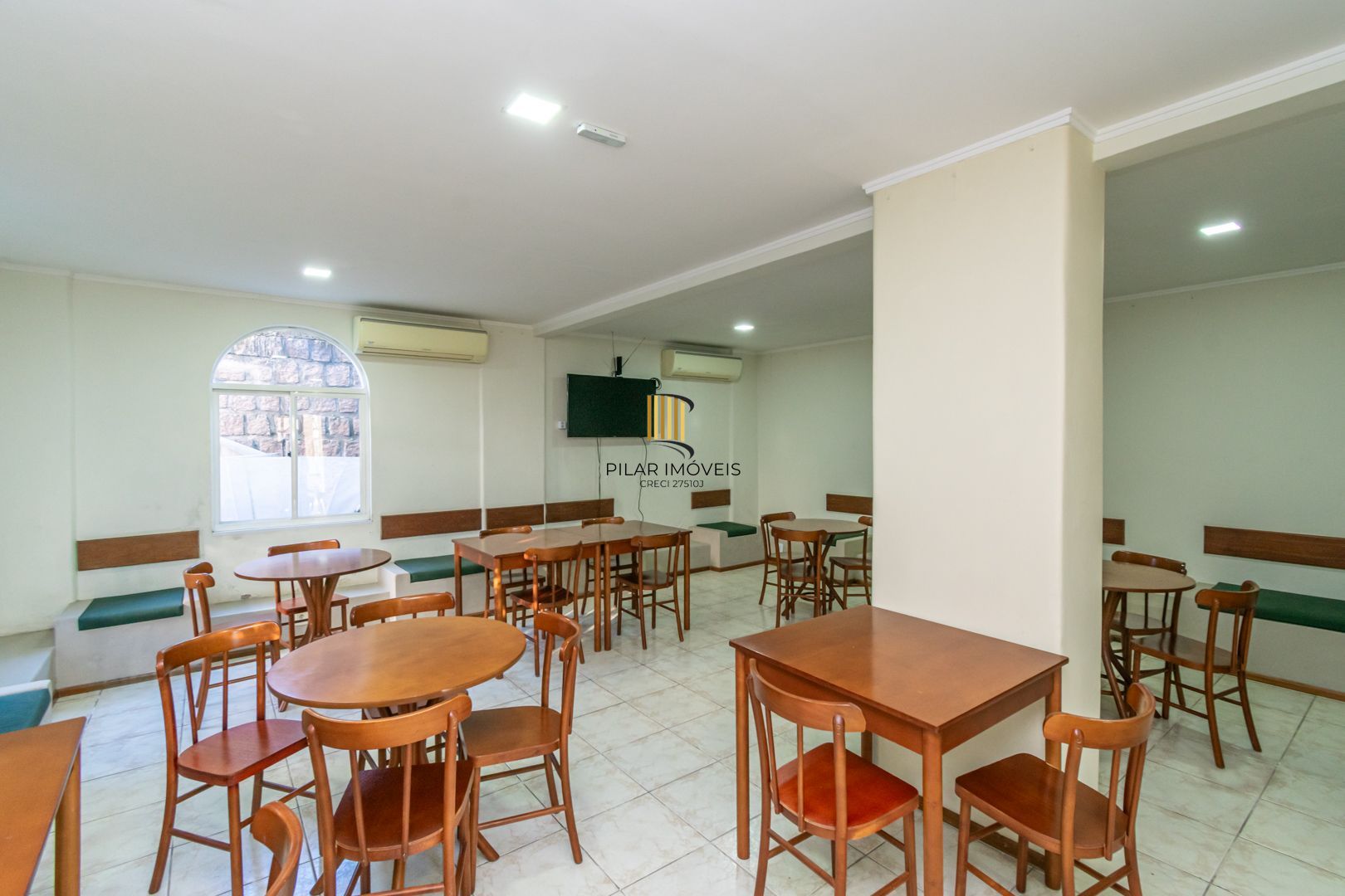 OCASIÃO 3 dormitórios, suíte e vaga, 106m² privativos, por R$ 400 mil