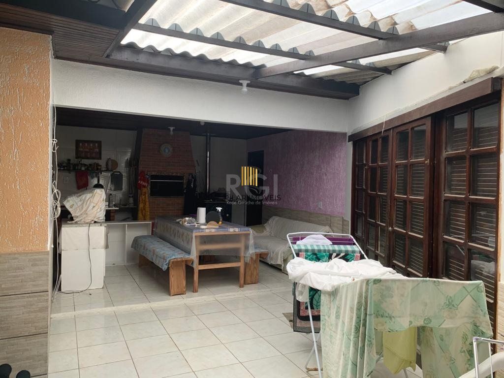 Casa para Venda - 179m², 4 dormitórios, sendo 1 suites, 3 vagas - Centro