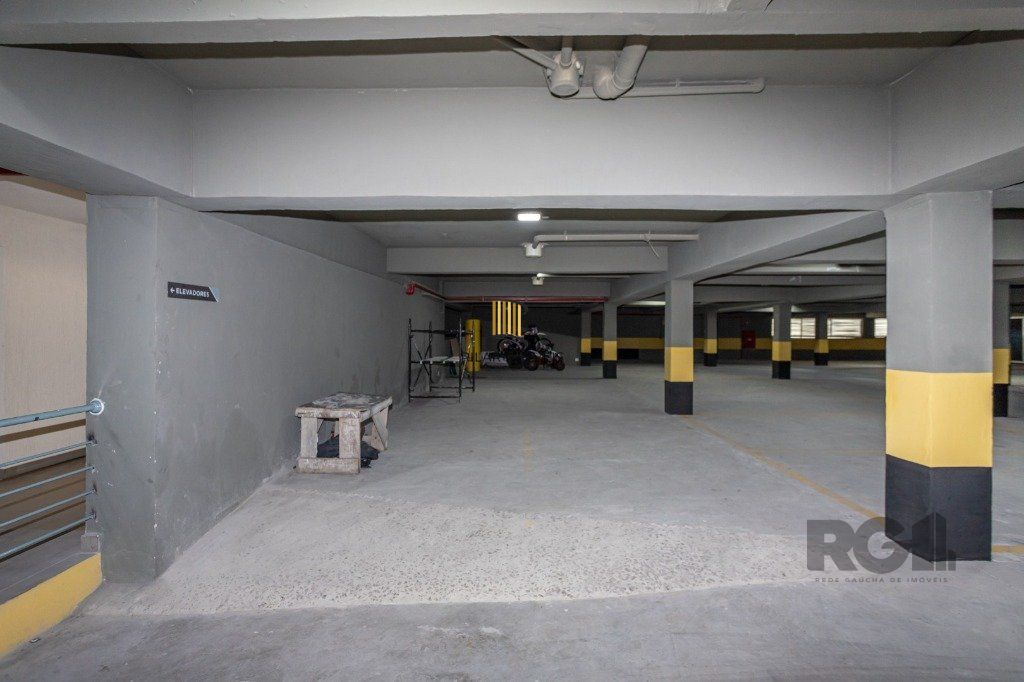 Apartamento de 2 dormitórios e 2 vagas NOVO desocupado