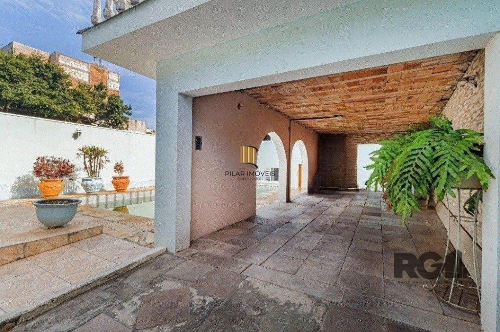 Casa 4 dormitórios no bairro Chácara das Pedras