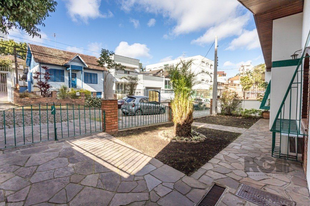 Casa no bairro Vila Ipiranga de 3 dormitórios e 3 vagas