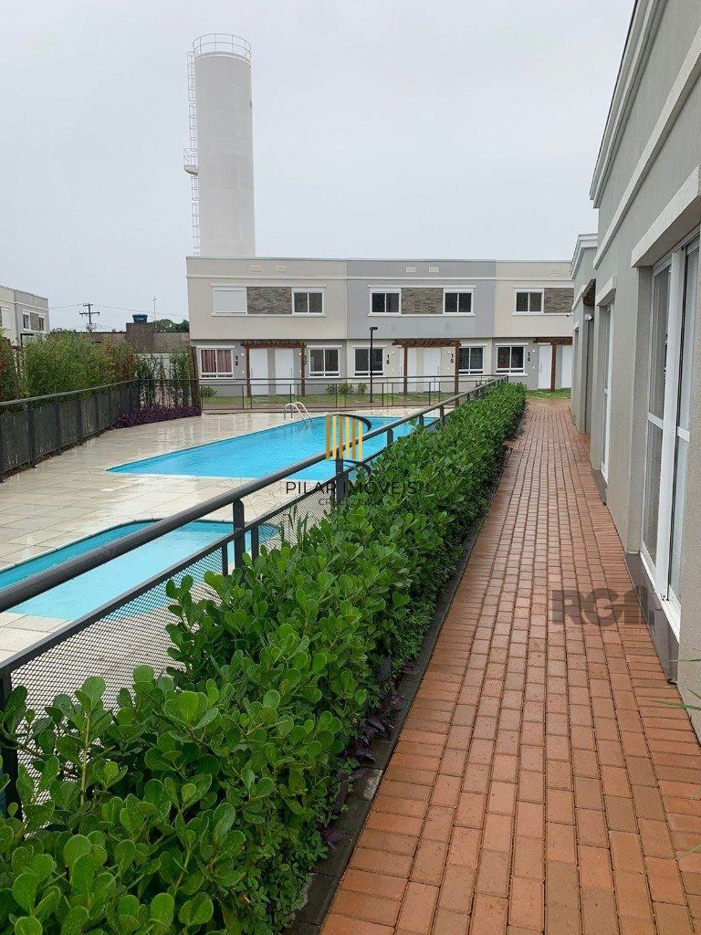 Sobrado novo com aproximadamente 88m² no bairro Vila Nova.