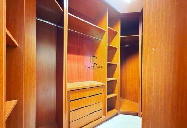 Apartamento no bairro Santana de 3 dormitórios e vaga DESOCUPADO