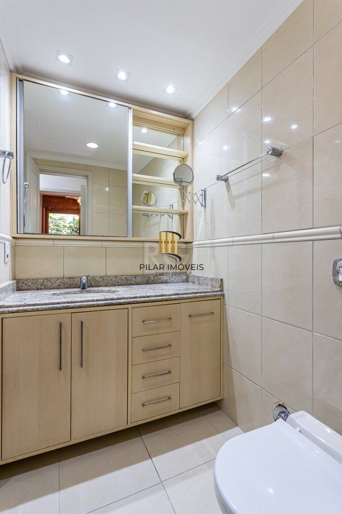 Apartamento no bairro Mont Serrat de 3 dormitórios e vaga Desocupado