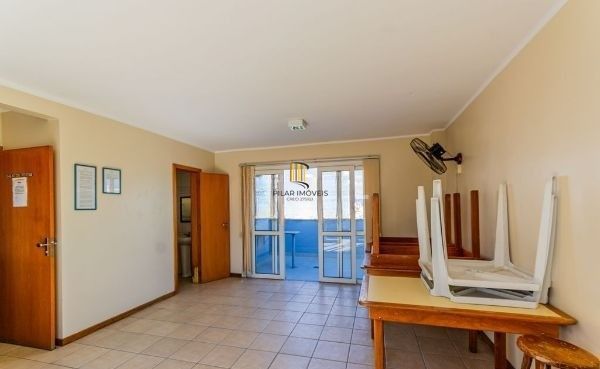 Apartamento na Cidade Baixa de 2 dormitórios e vaga