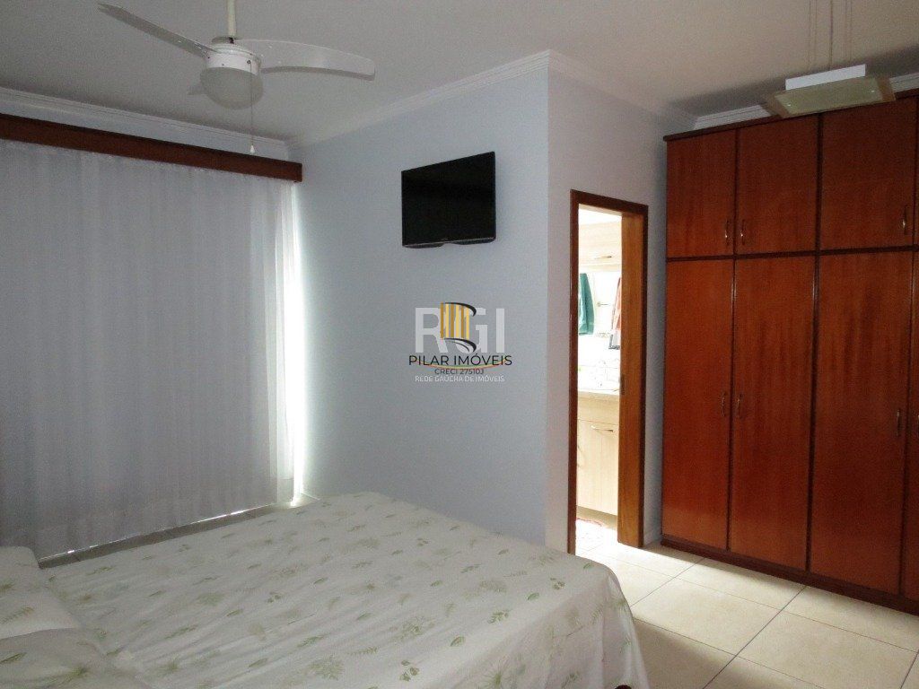 Casa para Venda - 220m², 3 dormitórios, sendo 2 suites, 4 vagas - Coronel Aparício Borges