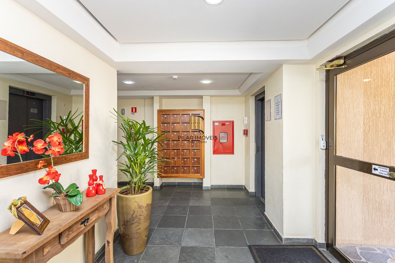 Apartamento diferenciado no bairro Nonoai de 3 dormitórios 2 vagas e infra