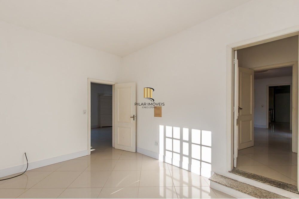 Casa de Condomínio com 3 Quartos à venda, 310m² - Vila Elsa