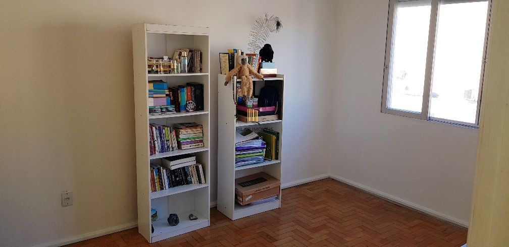 Apartamento no Petrópolis de 2 dormitórios e dependência