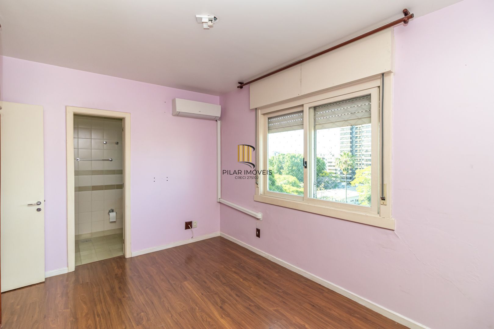 Cobertura no Menino Deus de 3 dormitórios e 2 vagas DESOCUPADO