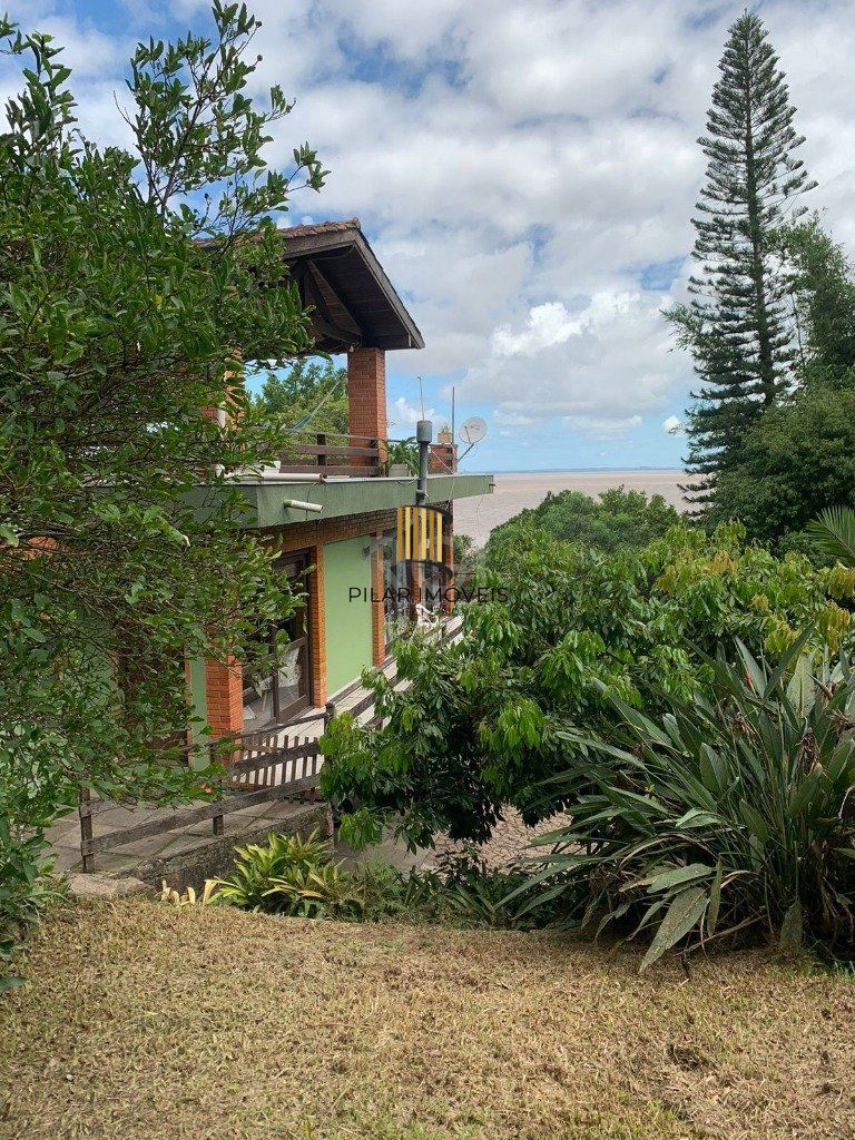 Terreno de 5.280 m², com 3 casas, no bairro Ponta Grossa, em Porto Alegre.
