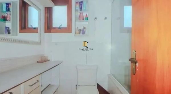 Casa sobrado no bairro Vila Ipiranga de 4 dormitórios e 2 vagas