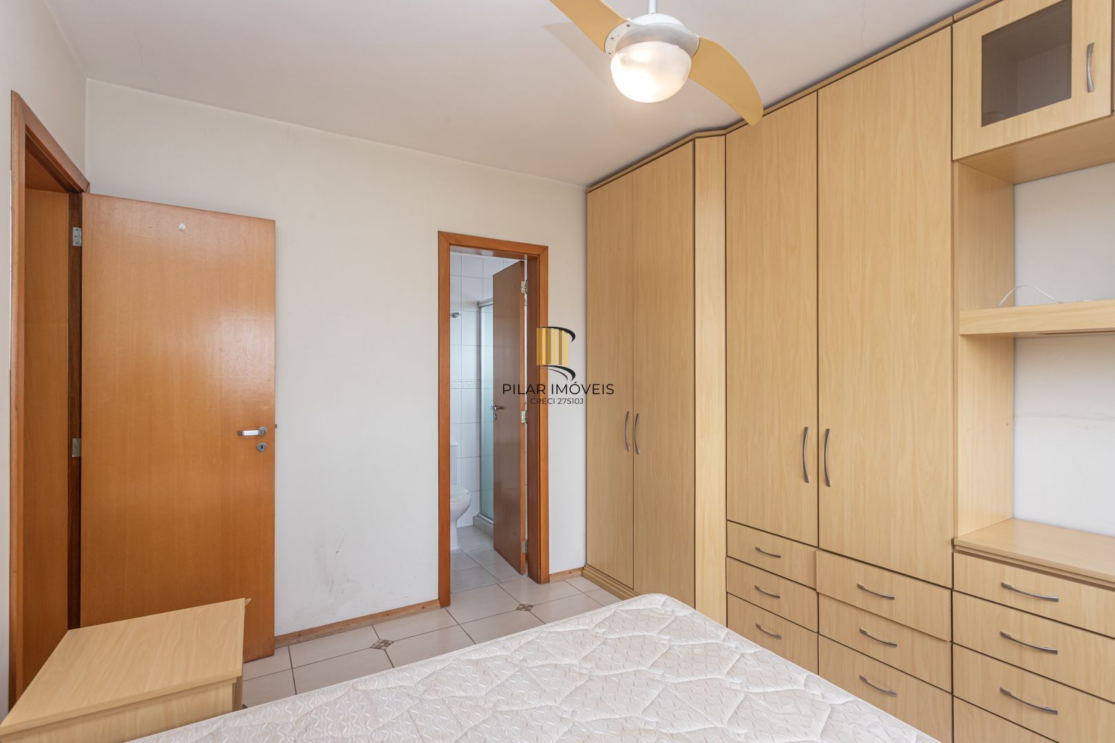 Apartamento na Cidade Baixa de 2 dormitórios e vaga DESOCUPADO