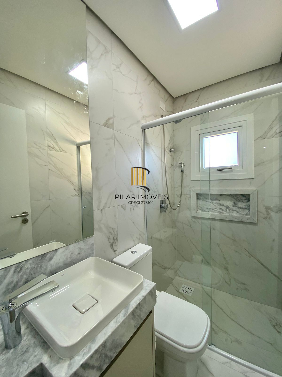 Apartamento NOVO em Capão da Canoa de 2 dormitórios e vaga