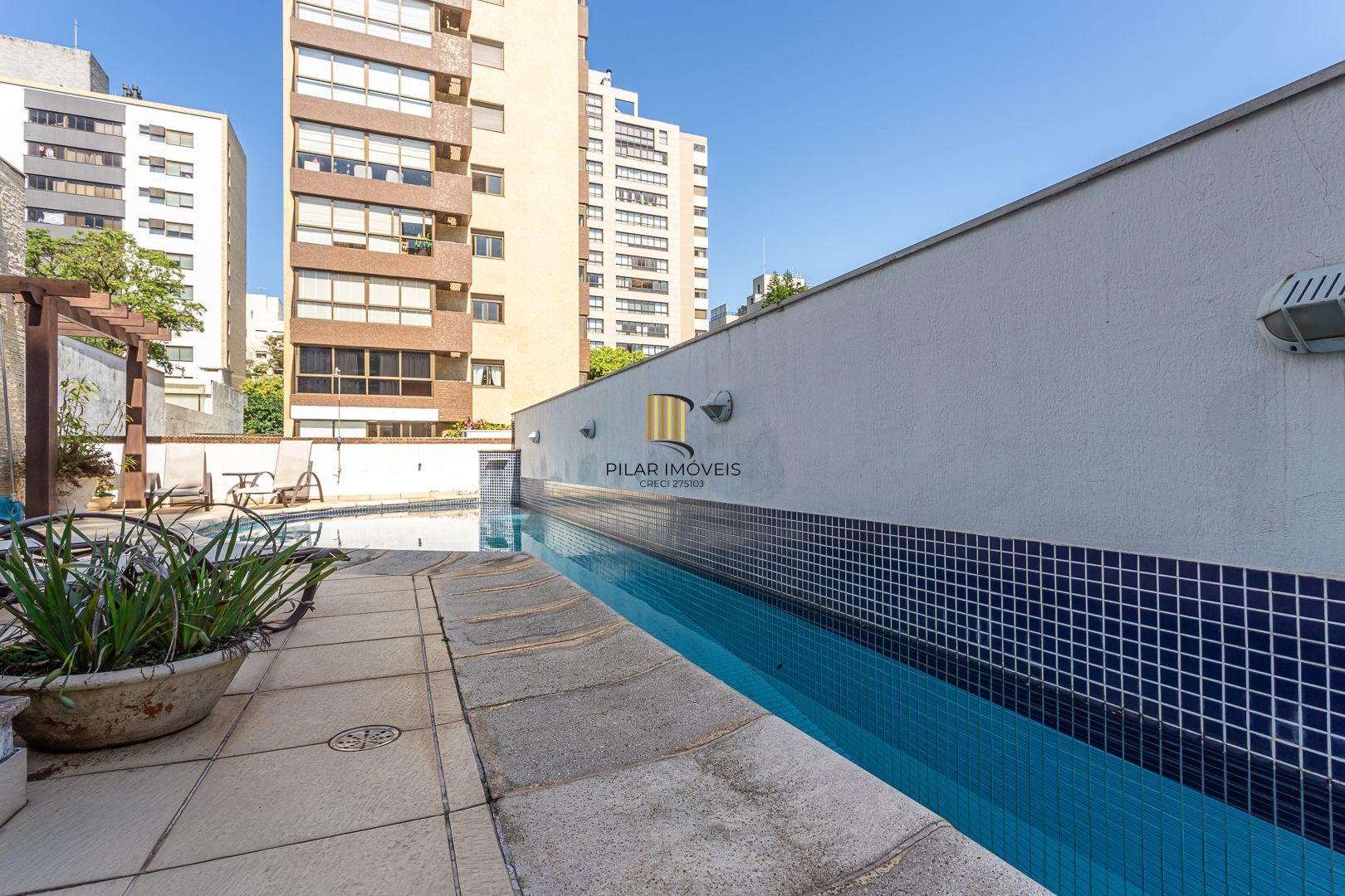 Apartamento no bairro Mont Serrat de 2 suítes e 2 vagas DESOCUPADO