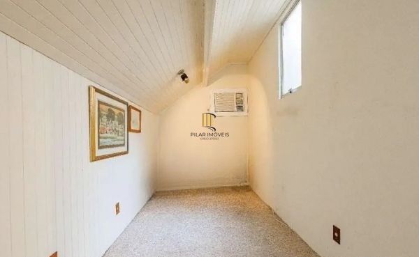 Casa sobrado no bairro Bela Vista de 3 dormitórios e 3 vagas DESOCUPADA