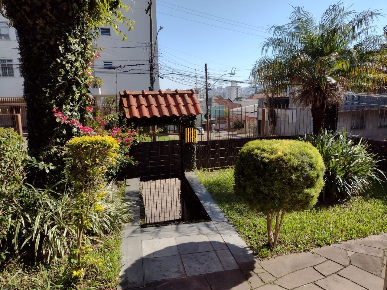 Casa 4 dormitórios no bairro Partenon