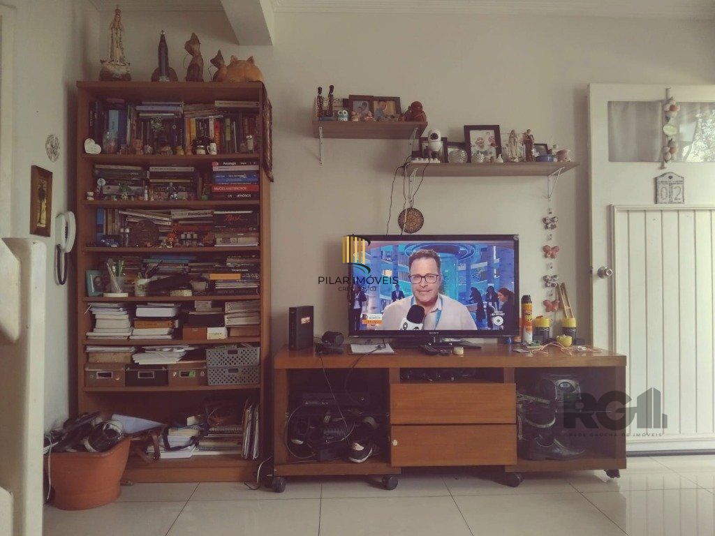 Casa em condomínio no Sarandi de 2d vaga e infra