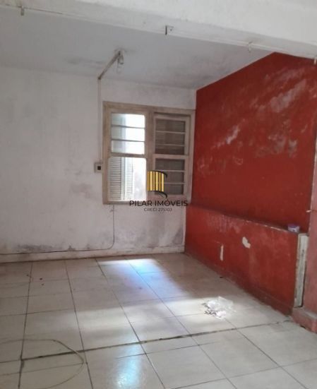 Apartamento no Centro térreo de 2 dormitórios com pátio