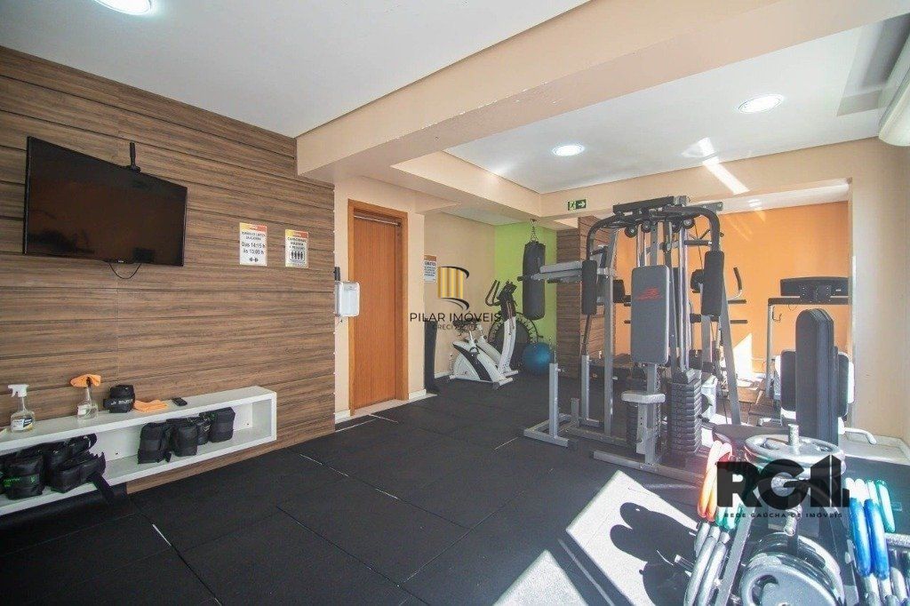 Apartamento no Urbano Menino Deus de 1 dormitório vaga e pátio