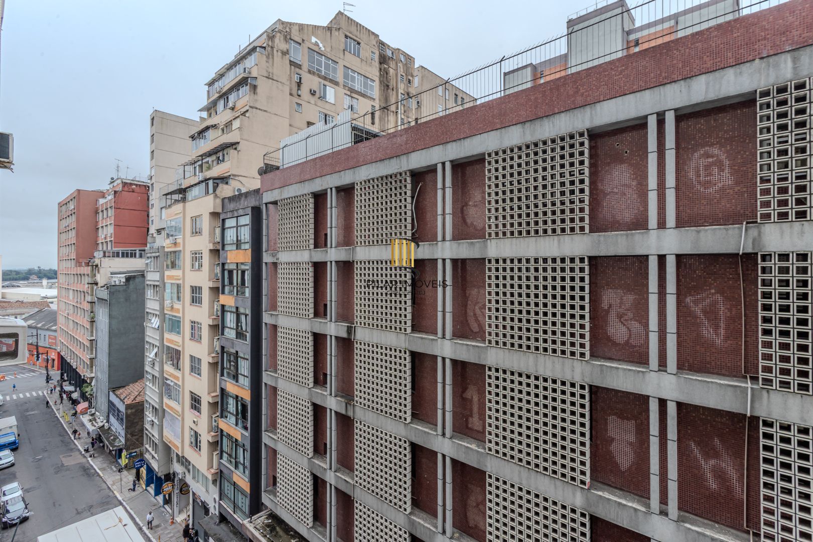 Apartamento no Centro de 2 dormitórios DESOCUPADO