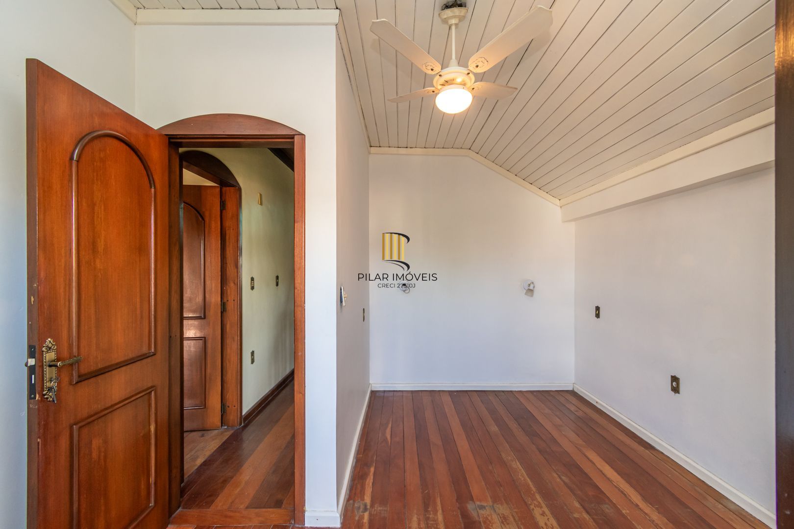 Casa 5 dormitórios no bairro Jardim Sabará