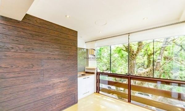 Apartamento no Passo D'areia de 2 dormitórios e 2 vagas DESOCUPADO