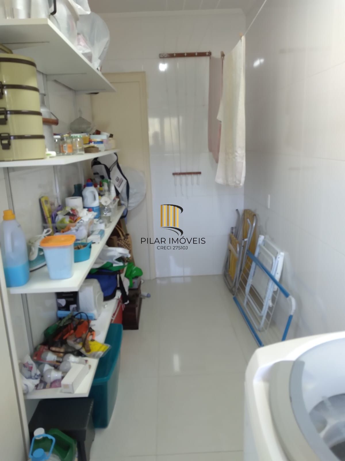 CASA COM 3 DORMIT