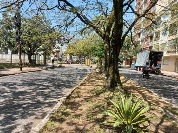 Apartamento no Bom Fim de 3 dormitórios frente com 103m²