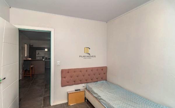 Casa no bairro Jardim Carvalho de 2 dormitórios e amplo pátio