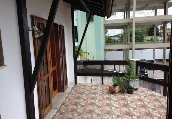 Casa no bairro Chácara das Pedras de 3 dormitórios