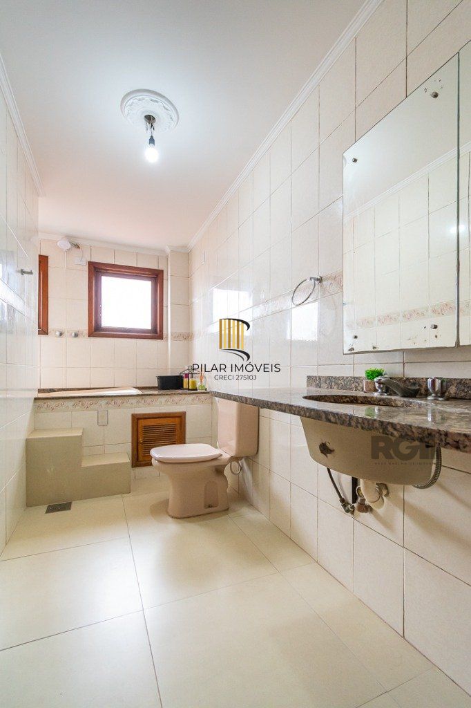 Casa no Jardim Itu com 5 dormitórios e 2 vagas e piscina
