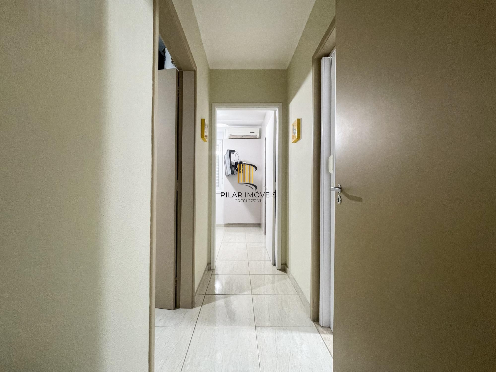 Apartamento no bairro Cristal de 2 dormitórios e vaga