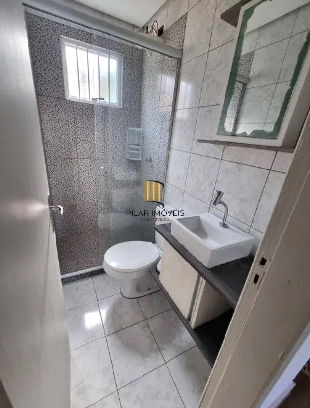 Casa sobrado no bairro Cristal de 3 domitórios e 3 vagas