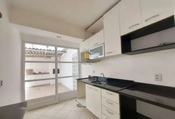 Apartamento Térreo com pátio no Menino Deus de 1 dormitório DESOCUPADO