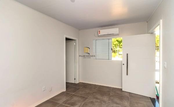 Casa no bairro Jardim Carvalho de 2 dormitórios e amplo pátio