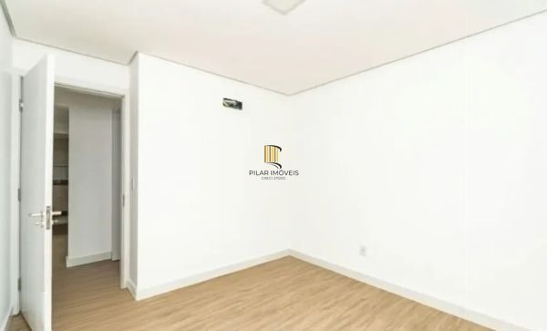 Apartamento de 2 dormitórios e 2 vagas no Cristo Redentor DESOCUPADO