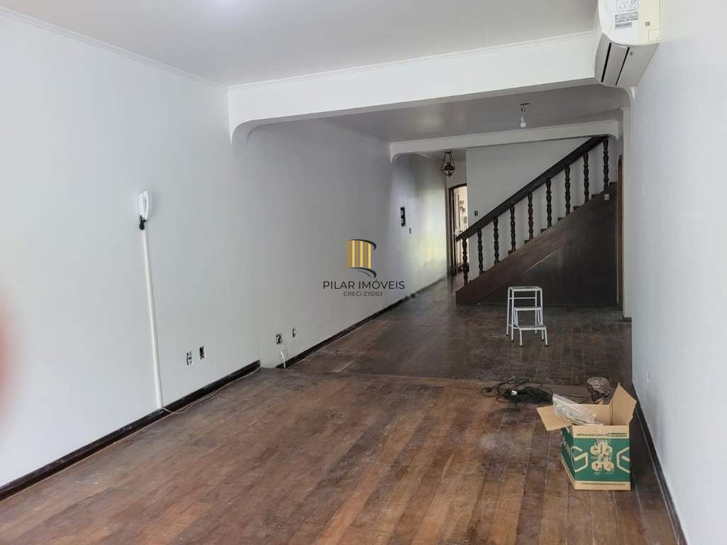Casa 5 dormitórios no bairro Petrópolis