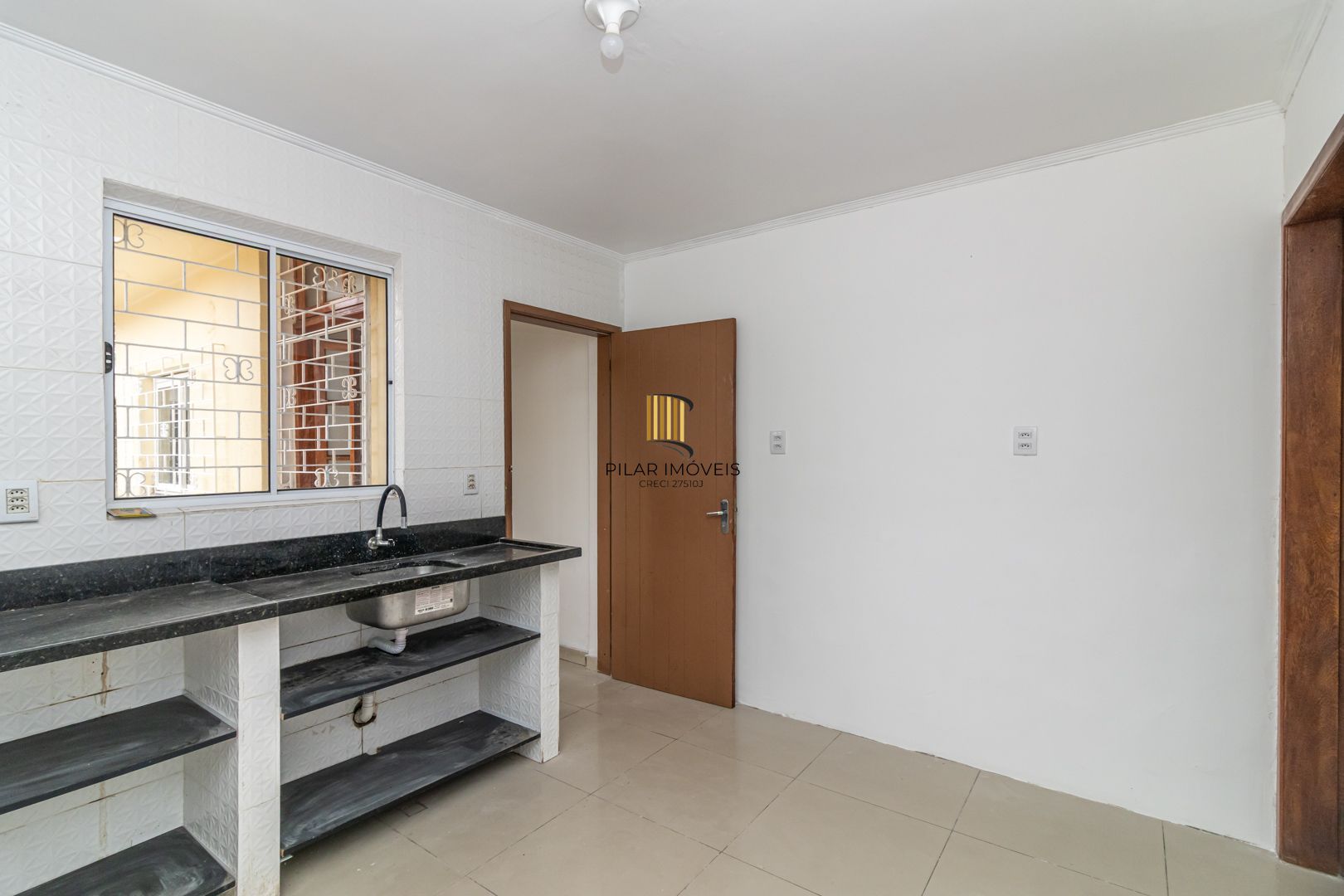 Casa no bairro Sarandi com 4 dormitórios e 4 vagas