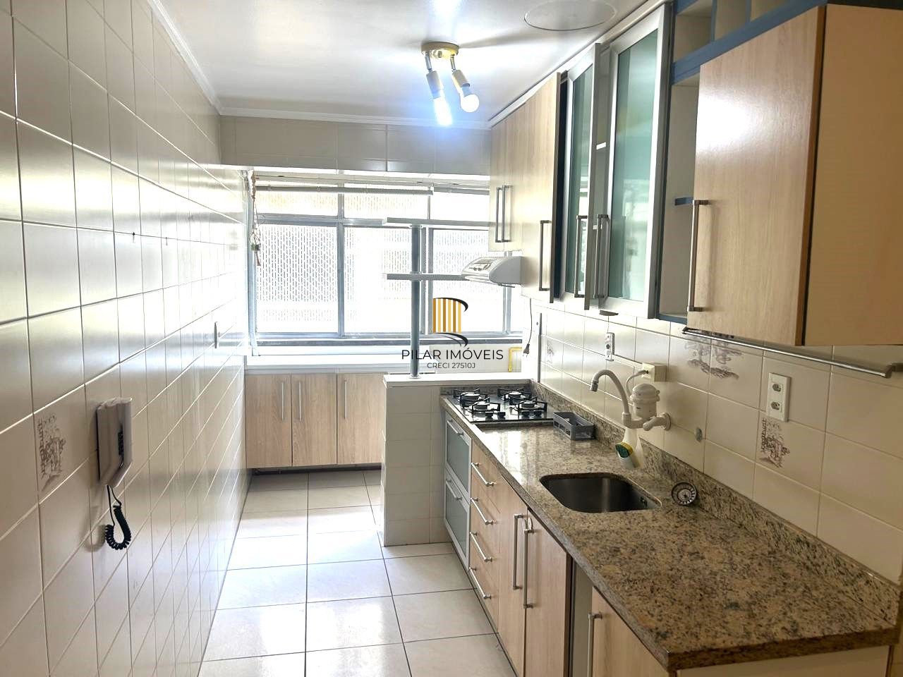 Apartamento no Cristal de 2 dormitórios, dependência e vaga