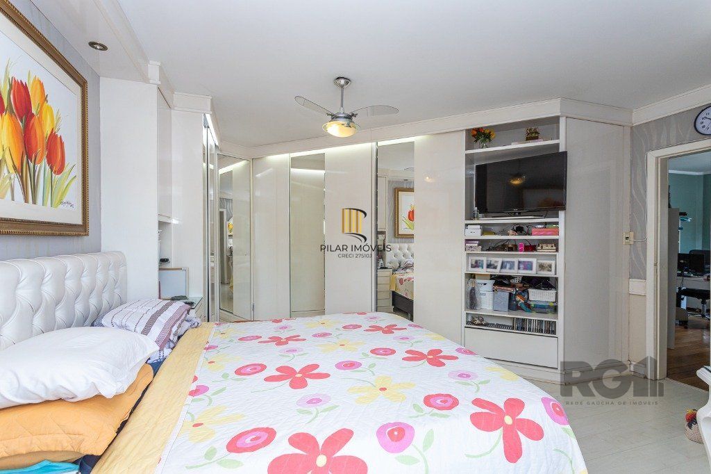 casa sobrado no Alto Petrópolis de 5 dormitórios e 3 vagas