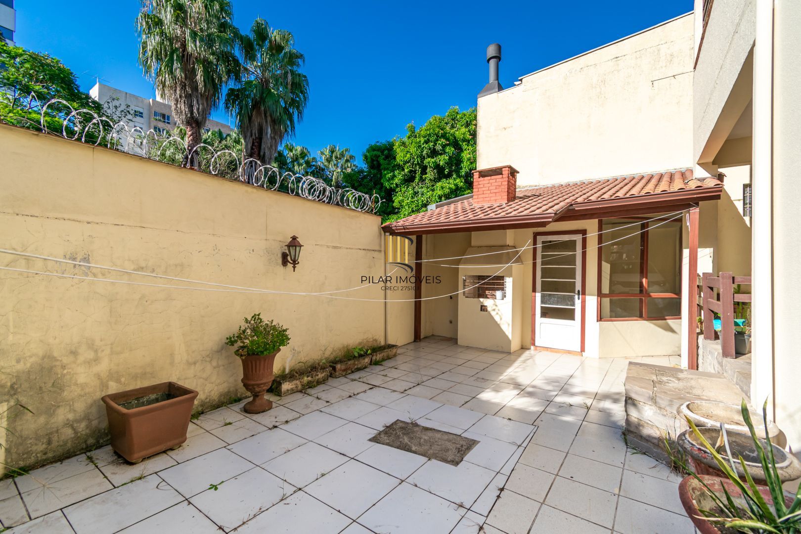 Casa 3 dormitórios no bairro Azenha