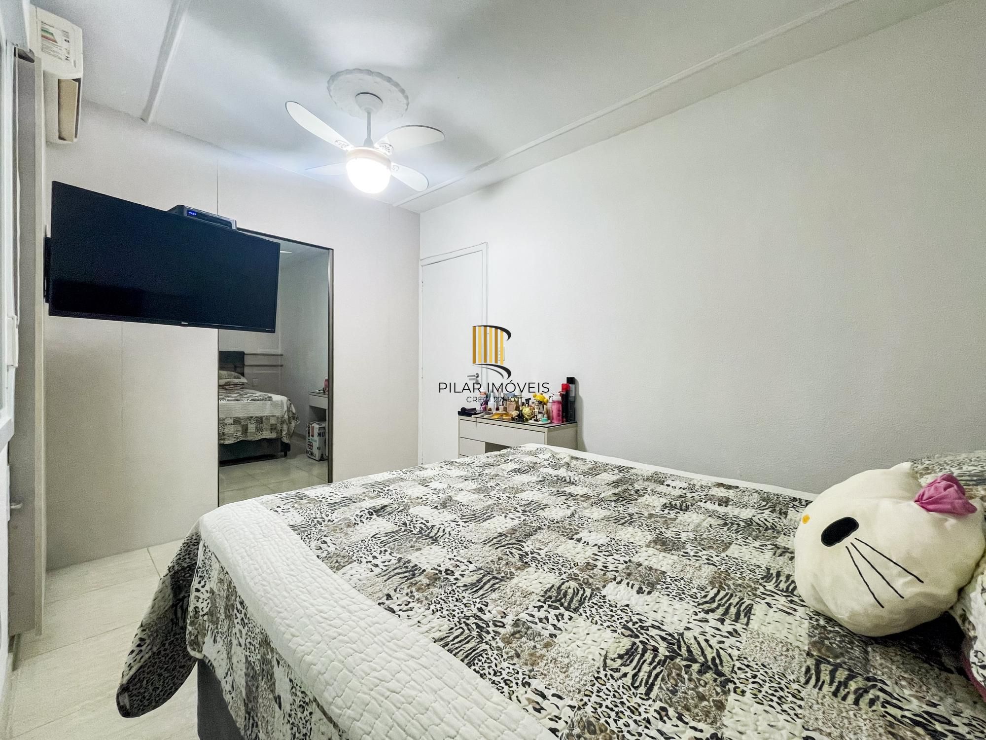 Apartamento no bairro Cristal de 2 dormitórios e vaga