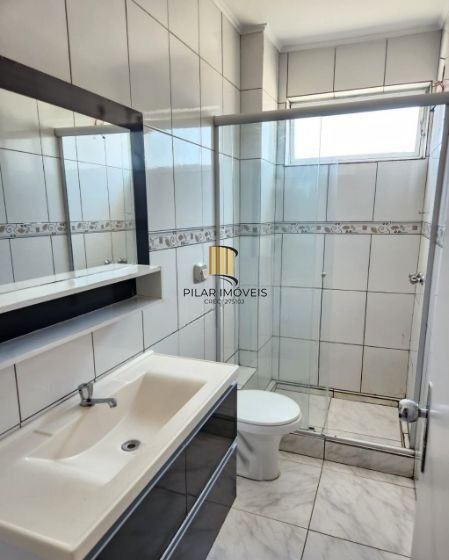 Apartamento no Menino Deus de 2 dormitórios DESOCUPADO