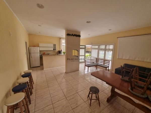 Apartamento no Cristal de 2 dormitórios, dependência e vaga