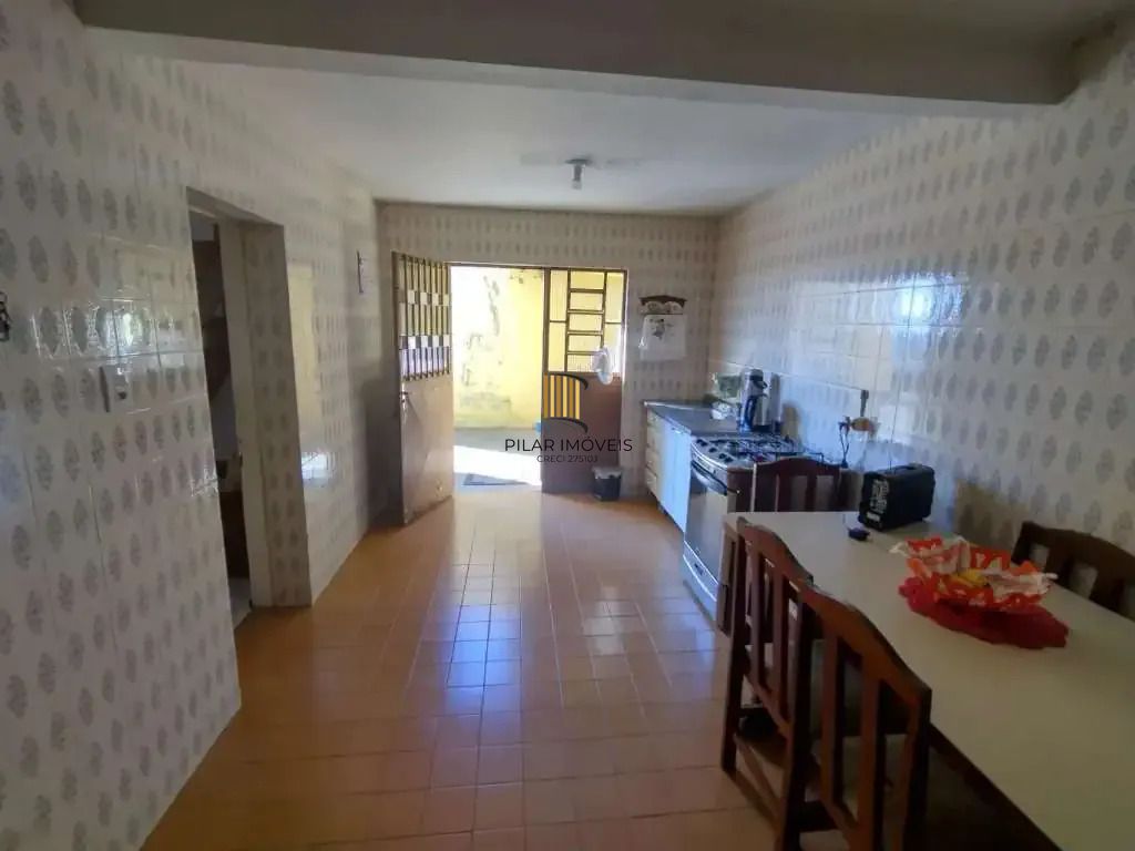 Casa 5 dormitórios no bairro Partenon