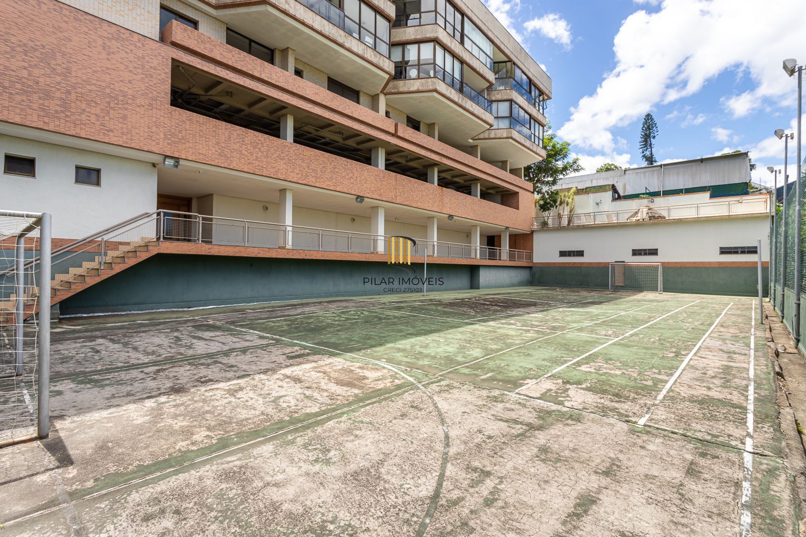 COBERTURA MOBILIADA COM VISTA PARA O GUAÍBA